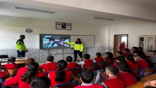 Öğrenci ve öğretmenlere güvenli trafik anlatıldı