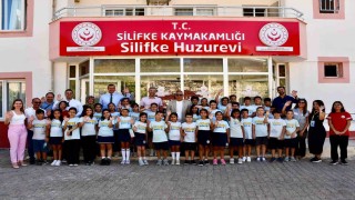 Öğrenciler, huzurevi sakinlerinin gönlüne dokundu