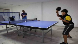 Öğrenciler masa tenisiyle odaklanma sorununu aştı, başarıya ulaştı