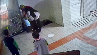 Okulda nefes borusuna yiyecek kaçan öğrenci, öğretmenin müdahalesiyle kurtuldu