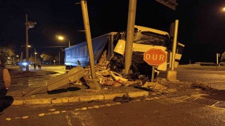 Orduda süt yüklü tır ve otomobil çarpıştı: 2 yaralı