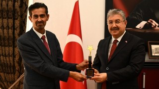 Osmaniye Valisi Dr. Erdinç Yılmaz’a “Yılın Bürokratı” Ödülü
