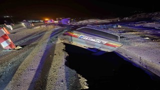 Osmaniyede iki otomobil 1 saat arayla aynı çukura düştü: 1 kişi yaralandı