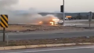 Osmaniyede otomobil alev topuna döndü