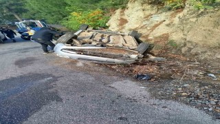 Osmaniyede otomobil şarampole devrildi: 1i çocuk 6 yaralı