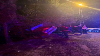 Osmaniye'de otomobil uçuruma düşmekten ağaç sayesinde kurtuldu: 3 yaralı