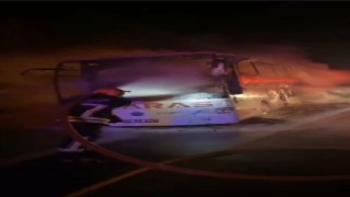 Osmaniyede seyir halindeki yolcu otobüsü alev alev yandı