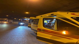 Osmaniyede yolcu otobüsü tıra çarptı: 8 kişi yaralandı