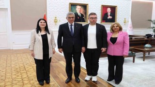 Otizmli bireylerin sorunlarını içeren rapor Bakan Memişoğluna sunuldu