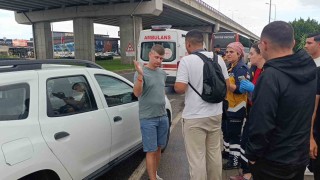 Otobüsün çarptığı otomobilin hafif yaralı sürücüsü, ailesini yalnız bırakmamak için hastaneye gitmedi