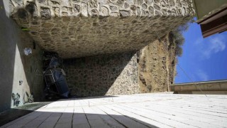 Otomobil 15 metrelik uçurumdan düştü: Sürücü yaralı kurtuldu