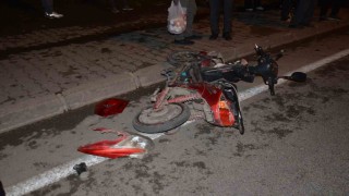 Otomobil elektrikli bisiklete çarptı: 1 ölü, 1 yaralı