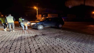 Otomobil ile çarpışan motosikletlin yaralı sürücüsü kaza yerinden kaçtı