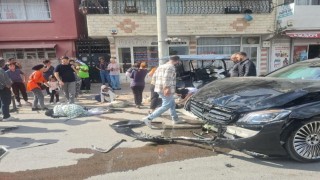 Otomobil ile golf aracı çapıştı: 2si ağır 3 yaralı