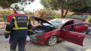 Otomobil seyir halindeyken dumanlar yükseldi