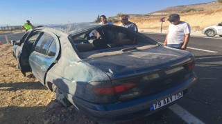 Otomobil taklalar attı, şans eseri yaralanan olmadı