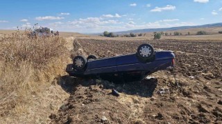 Otomobil tarlaya yuvarlandı: 4 yaralı