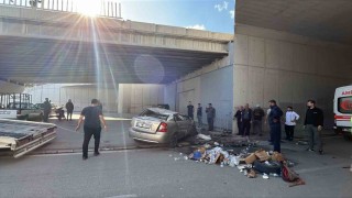 Otomobil üst geçitten yola düştü:: 2 yaralı