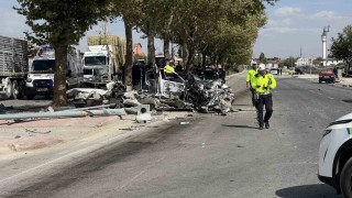 Otomobilin çarptığı araç ikiye bölündü: 1 ölü, 1 yaralı