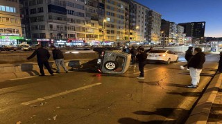 Otomobilin çarptığı cip yan yattı, yol trafiğe kapandı