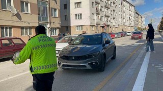 Otomobilin çarptığı yaşlı kadının durumu ağır