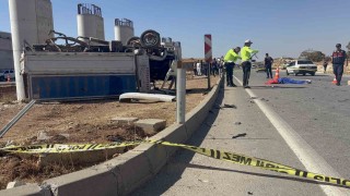 Otomobille çarpışan kamyonet ters döndü: 1 ölü, 1 yaralı