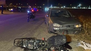 Otomobille çarpışan motosikletin sürücüsü yaralandı