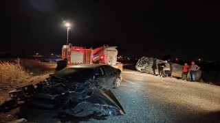 Otomobille, minibüs çarpıştı: 3 yaralı