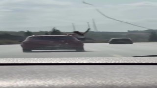 Otoyolda seyir halindeki cipte tehlikeli yolculuk