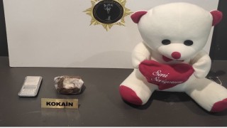 Oyuncak ayı içine gizlenen kokain ele geçirildi: 1 gözaltı