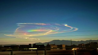 Pakistanda görülen ateş gökkuşağı görsel şölen sundu