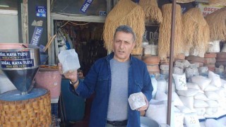 Pakistandan getirdiği tuzla yemeklere lezzet katıyor