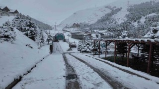 Palandöken beyaz gelinliğini giydi