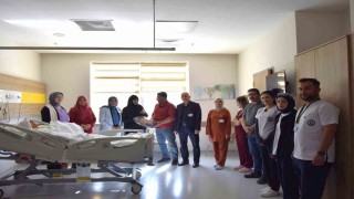 Palyatif servisinde tedavi gören yaşlı hastalara moral ziyareti