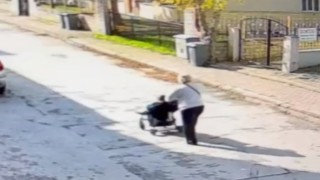 Para dolu çantayı arabanın üstünde unuttu