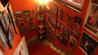 Paristen Bursaya uzanan antika hikayesi: Kolilerde bekleyen eşyalarla müze gibi kafe kurdu