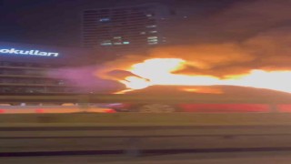 Pendikte seyir halindeki otomobil alev alev yandı