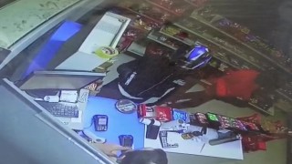 Petrol istasyonunda silahlı soygun