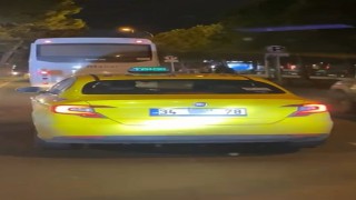 Plakasını kapatan taksi dikkat çekti