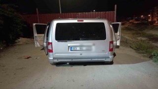 Polis ile ehliyetsiz sürücü arasında kovalamaca