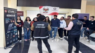 Polis öğrencileri terör ve narkotik suçlara karşı bilgilendirdi