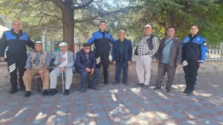 Polislerden yaşlı vatandaşlara ziyaret