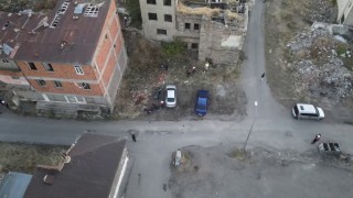 Polisten metruk binalara baskın