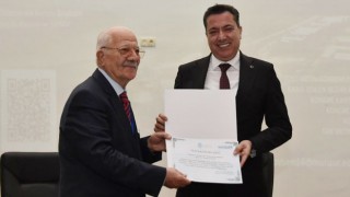 Prof. Dr. Uzun Kamu Yönetimi Sempozyumunda Konuştu