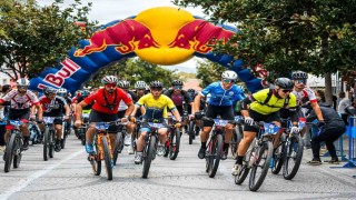 Red Bull Geç Kalma bisiklet tutkunlarını Adalarda buluşturdu