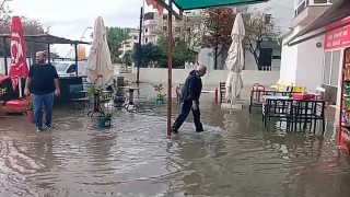 Sağanak yağış Aliağada su baskınlarına neden oldu