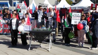 Sağlık çalışanları Gazze için 100. haftada sessiz yürüyüşlerini sürdürdü