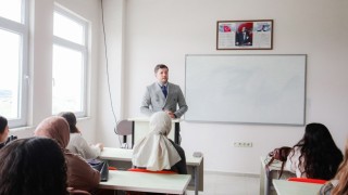 Sağlık öğrencilerine ilk ders İl Sağlık Müdürü Çavdardan