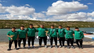 Sakarya Büyükşehir sporcuları Eskişehirde ikincilik kupasını kaldırdı