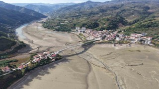 ‘Saklı Cennette sular çekildi, gerçekler ortaya çıktı: Sığ göl, ölü toprak, sönük ilçe